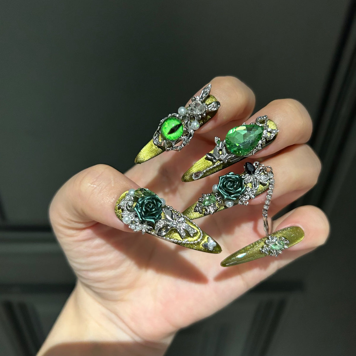 Handmade Olive Green Cat Eye Press On Nails, Long Stiletto Witch Fantasy False Nails with 3D Dark Green Roses, Green Devil Eye Charms, Emerald Rhinestones, Pearls, Silver Bows & Dangling Silver Chains, Reusable Fake Nails for Cosplay, Halloween & Party