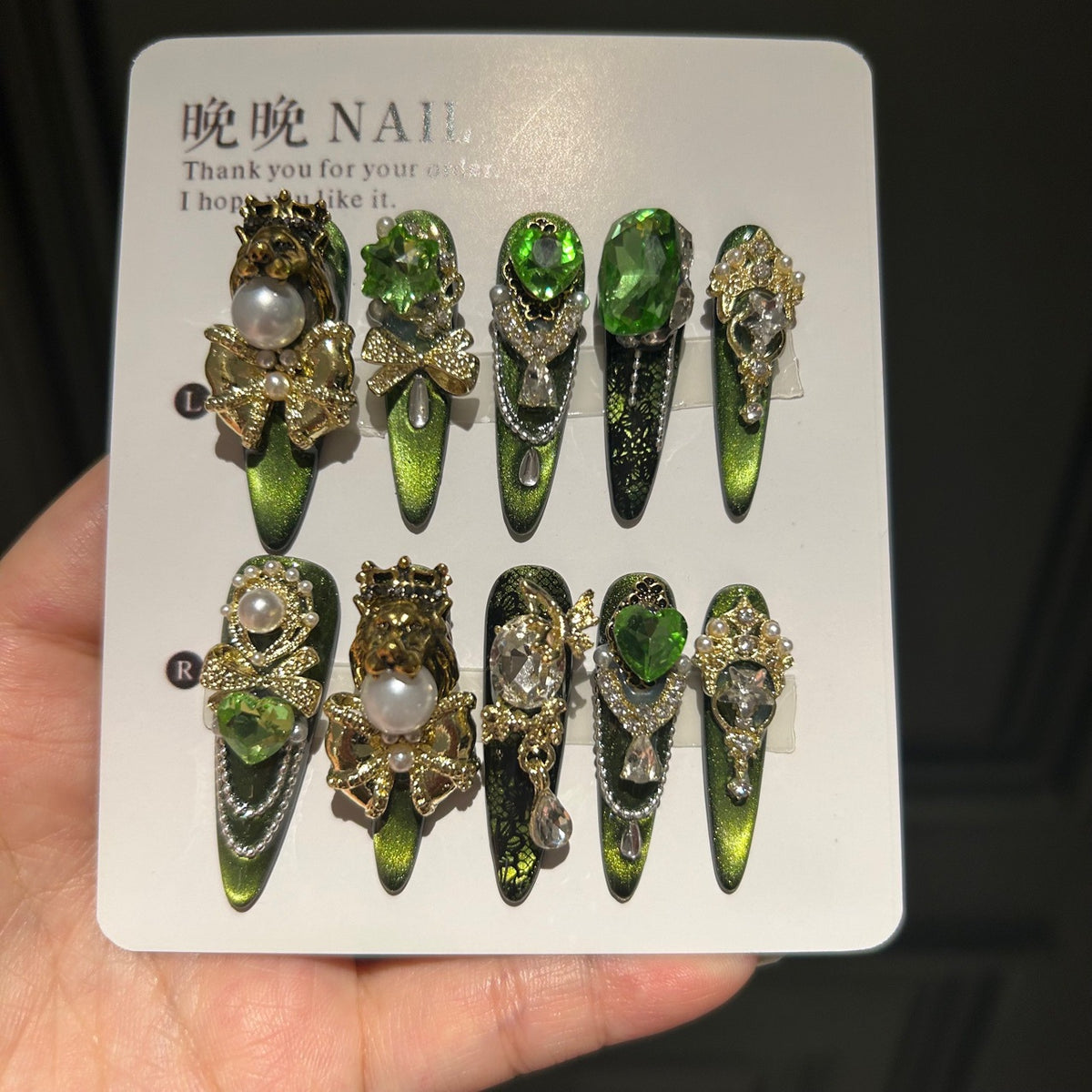 Handmade Green Cat Eye Press On Nails, Long Stiletto Royal Fantasy False Nails with Gold Lion Head & Crown Charms, Emerald Green Rhinestones, Pearls, Gold Bows & Dangling Silver Chains, Reusable Fake Nails for Party & Cosplay