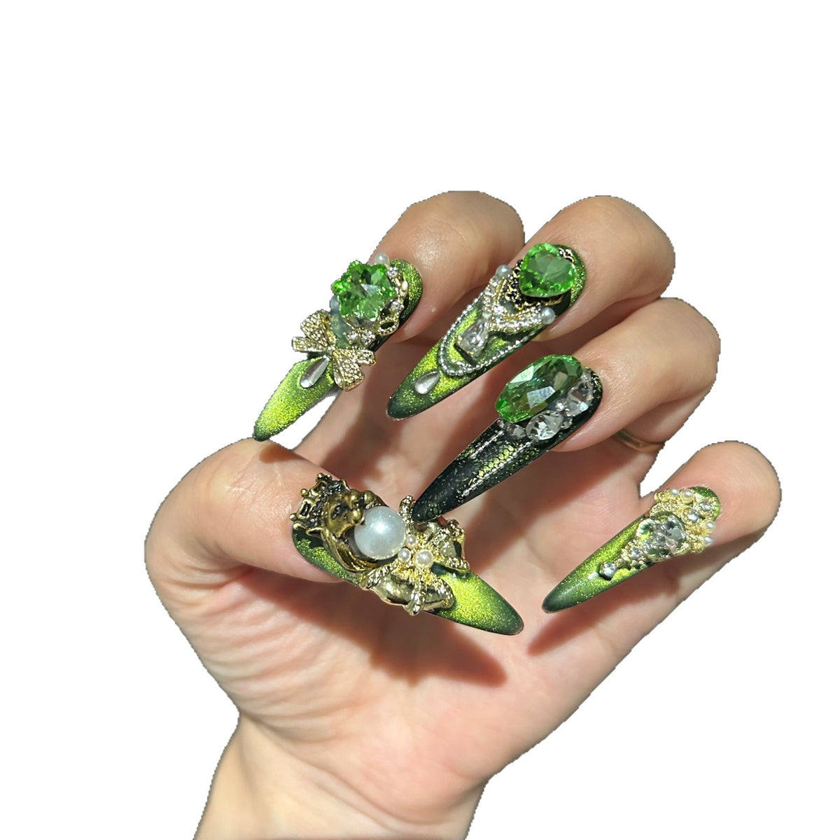 Handmade Green Cat Eye Press On Nails, Long Stiletto Royal Fantasy False Nails with Gold Lion Head & Crown Charms, Emerald Green Rhinestones, Pearls, Gold Bows & Dangling Silver Chains, Reusable Fake Nails for Party & Cosplay